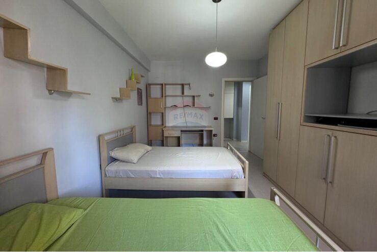Apartament 2+1 ne shitje te Komuna e Parisit