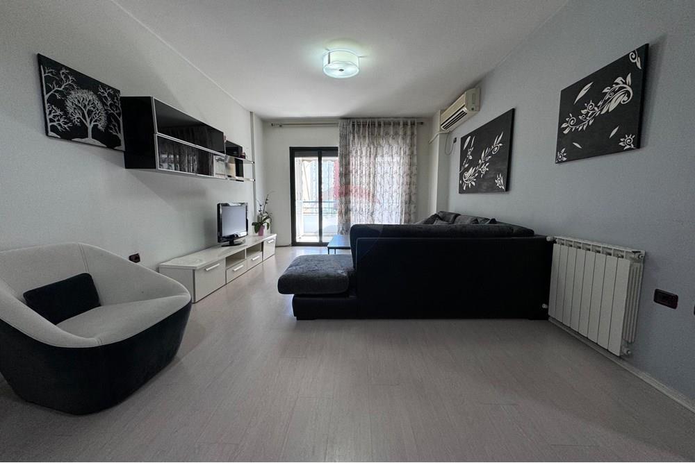 Apartament 2+1 ne shitje te Komuna e Parisit