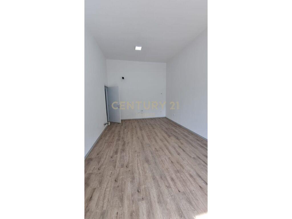 JAPIM APARTAMENT 2+1 ME QIRA TE ARLIS FARMACIA 10!