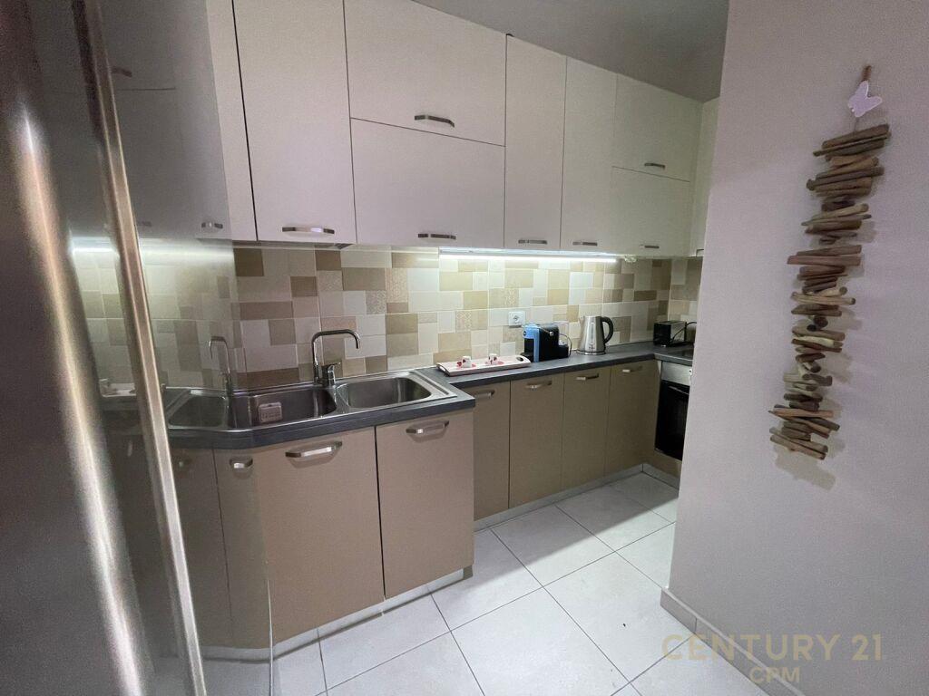 Qira Apartament 1+1 Pazari i Ri 500 € 65 m2