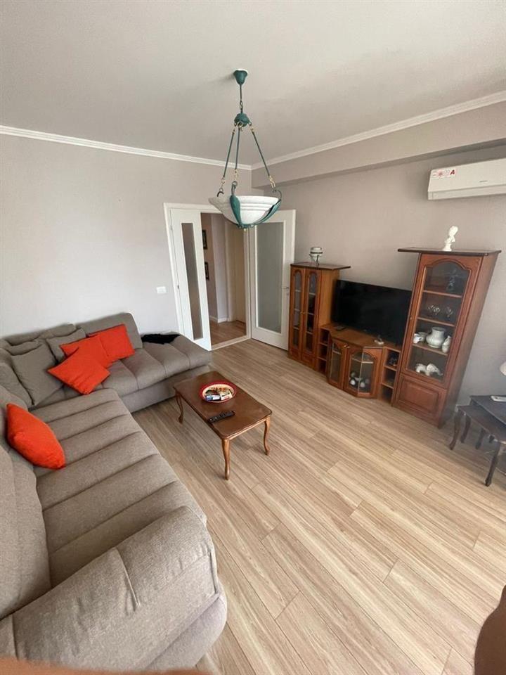 JEPET ME QERA 1+1 NE VOLLGA DURRES !