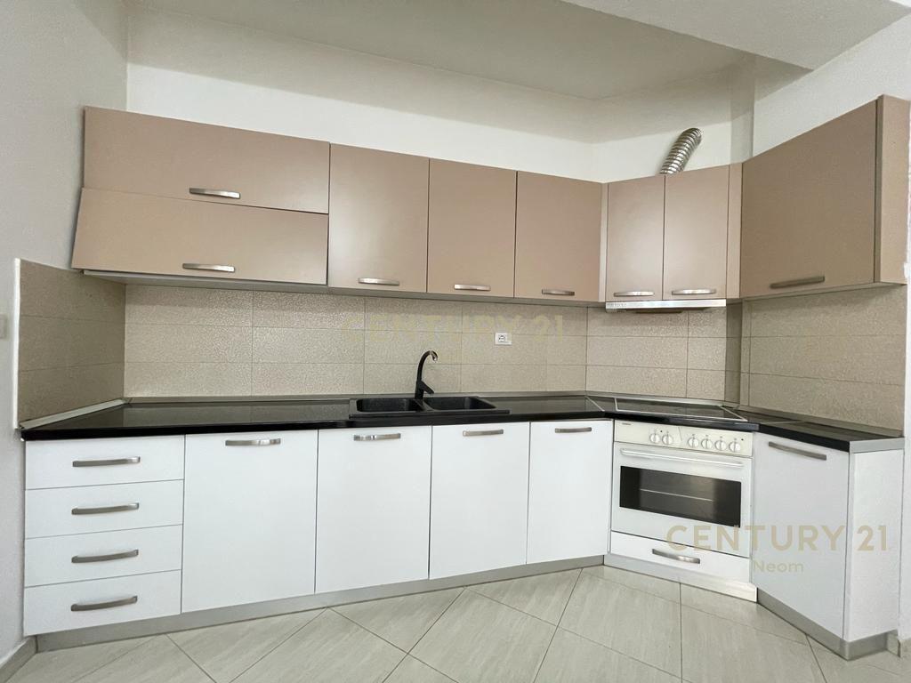 Japim me qera Apartament 3+1+2 ne Liqen te Thate!