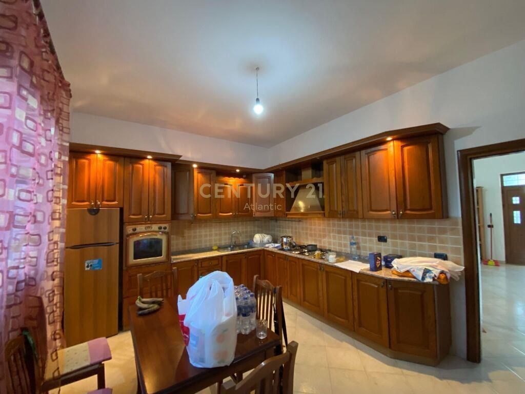 SHITET SHTEPI PRIVATE NE RRETH~SHIJAK!