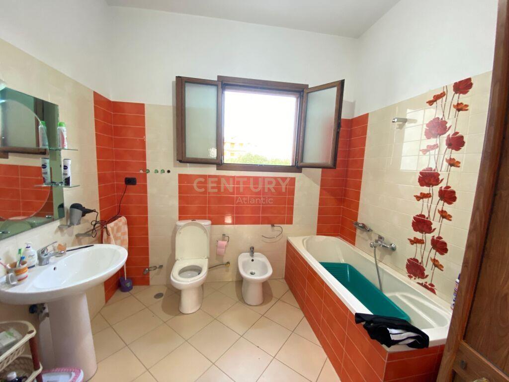 SHITET SHTEPI PRIVATE NE RRETH~SHIJAK!