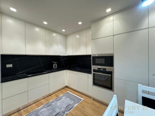 Qera, Apartament 1+1+Post Parkimi, Rruga e Kavajes , Tiranë!