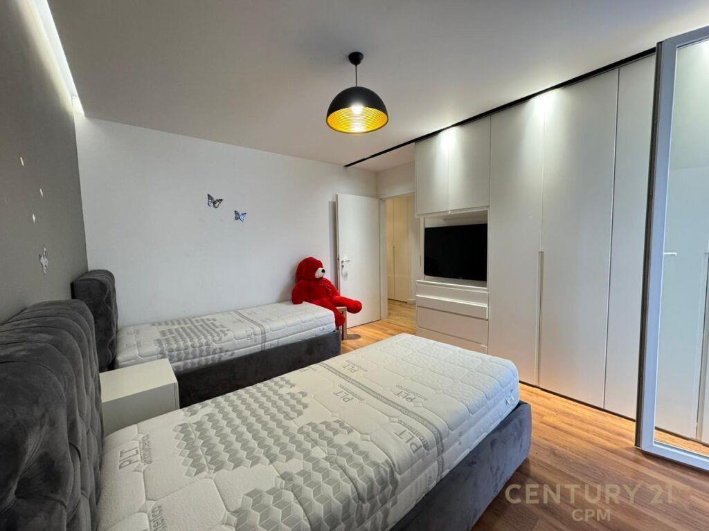 Qera, Apartament 1+1+Post Parkimi, Rruga e Kavajes , Tiranë!