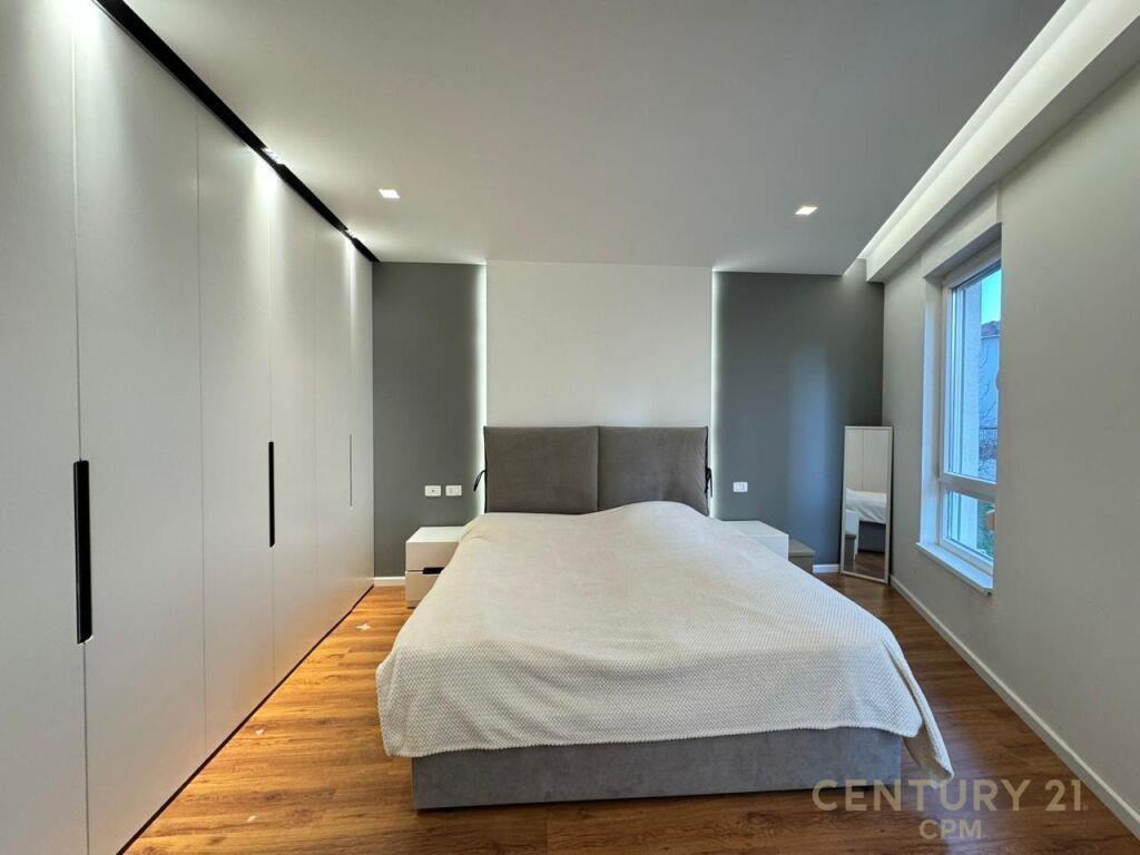 Qera, Apartament 1+1+Post Parkimi, Rruga e Kavajes , Tiranë!