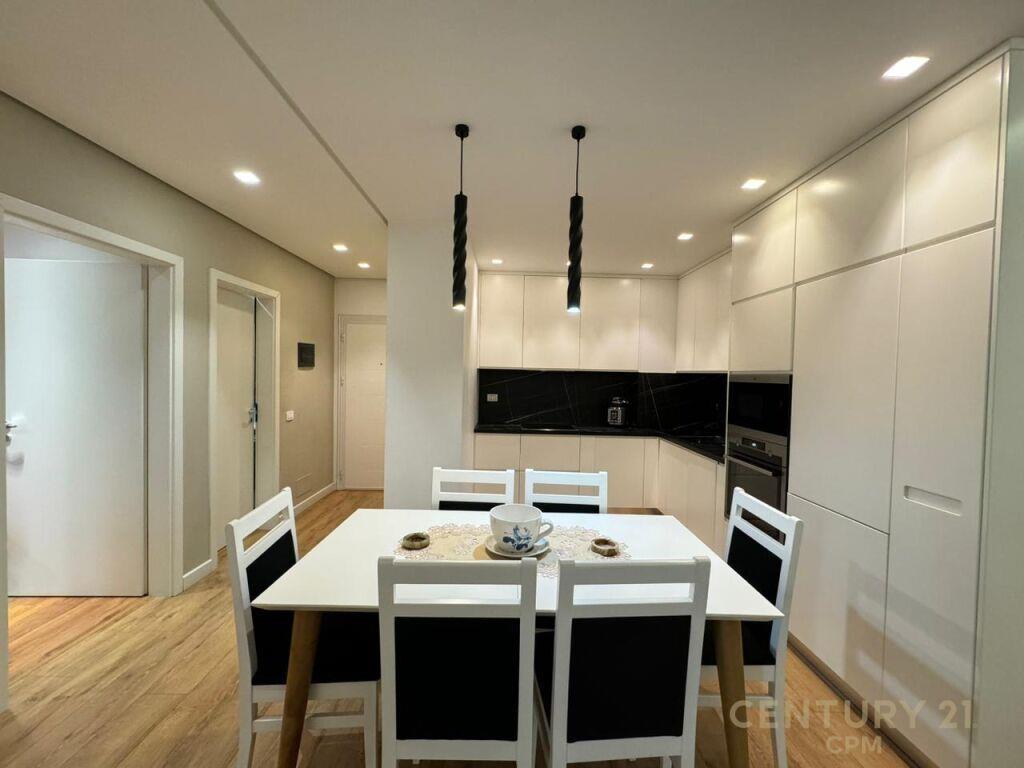 Qera, Apartament 1+1+Post Parkimi, Rruga e Kavajes , Tiranë!