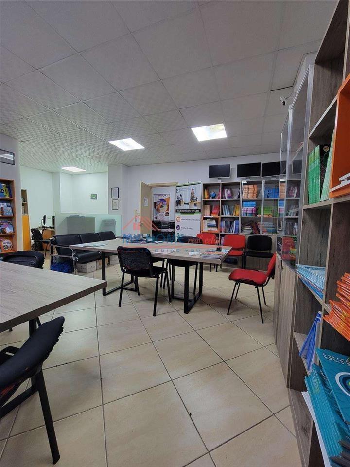 Zyre me qera ne Bllok ne Tirane