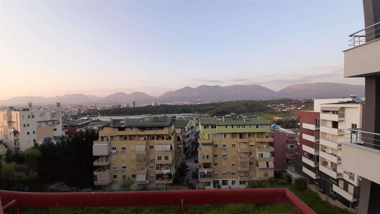 Jepet me qera 700 euro 2+1 me garazh