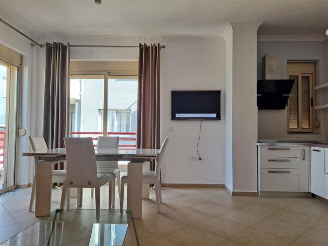 Jepet me qera 700 euro 2+1 me garazh