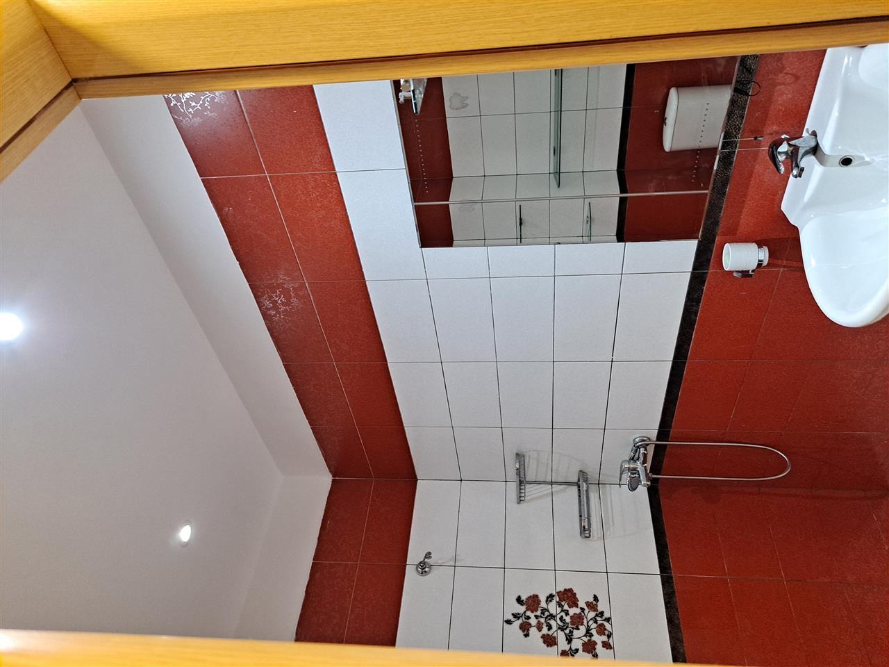 Jepet me qera 700 euro 2+1 me garazh