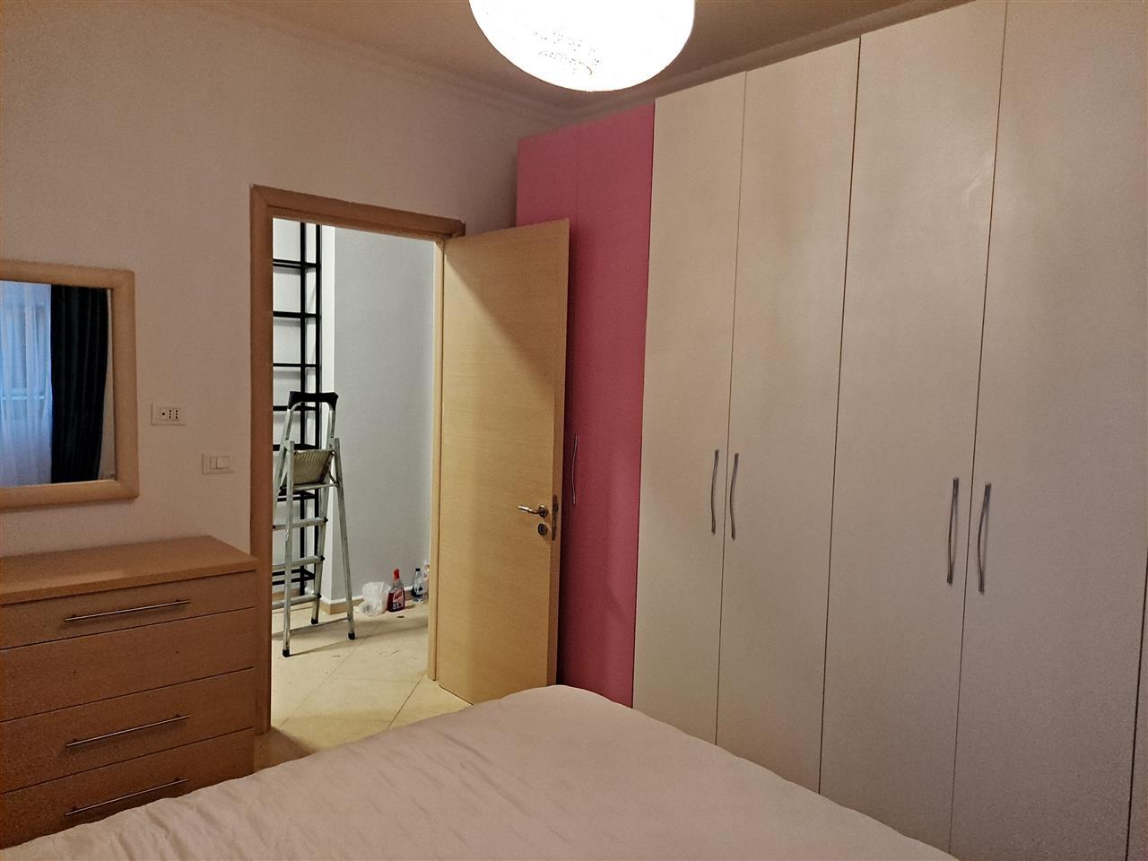 Jepet me qera 700 euro 2+1 me garazh