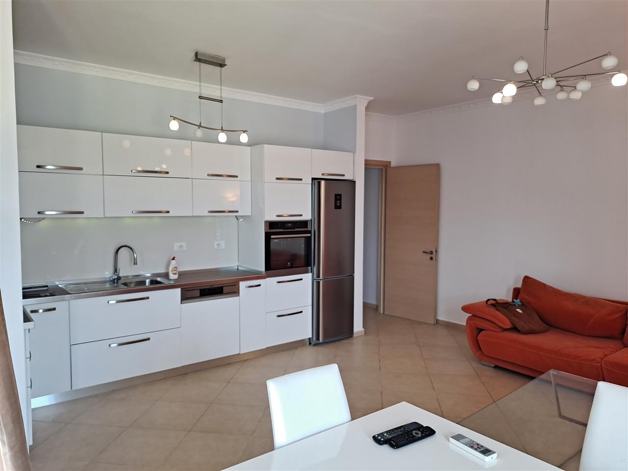 Jepet me qera 700 euro 2+1 me garazh