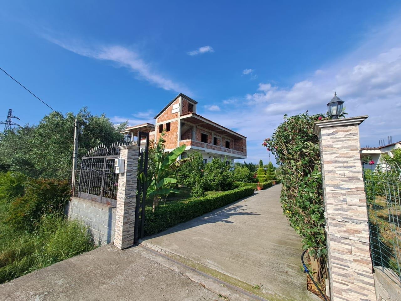 !!! Okazion Shtepi Private 2 kate + 2200 m Toke !!!