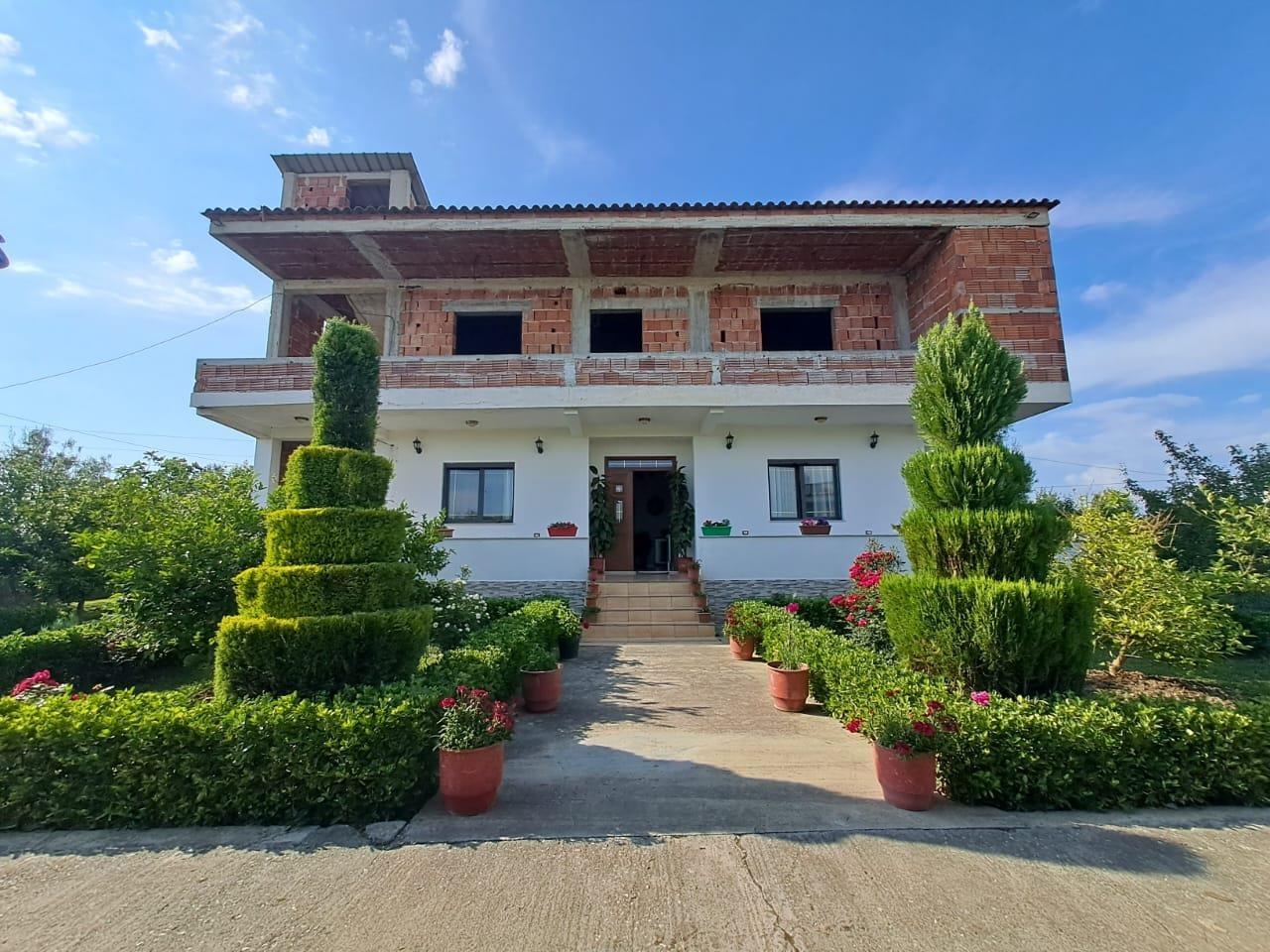 !!! Okazion Shtepi Private 2 kate + 2200 m Toke !!!