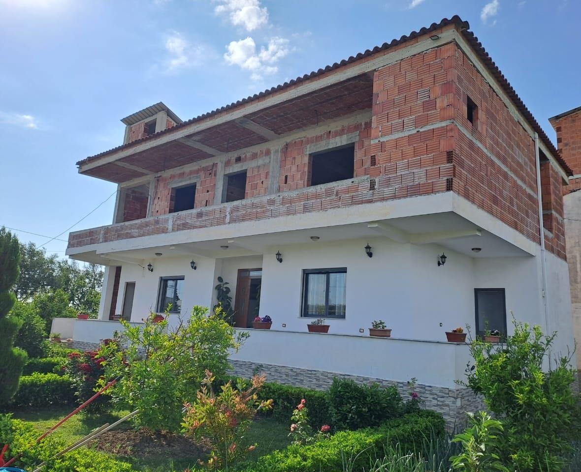 !!! Okazion Shtepi Private 2 kate + 2200 m Toke !!!