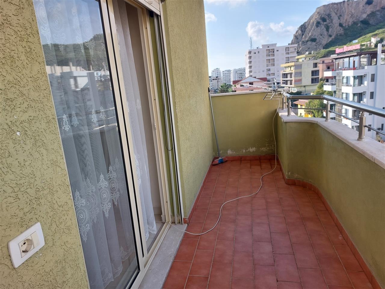Apartament 1+1 te shkembi kavajes.