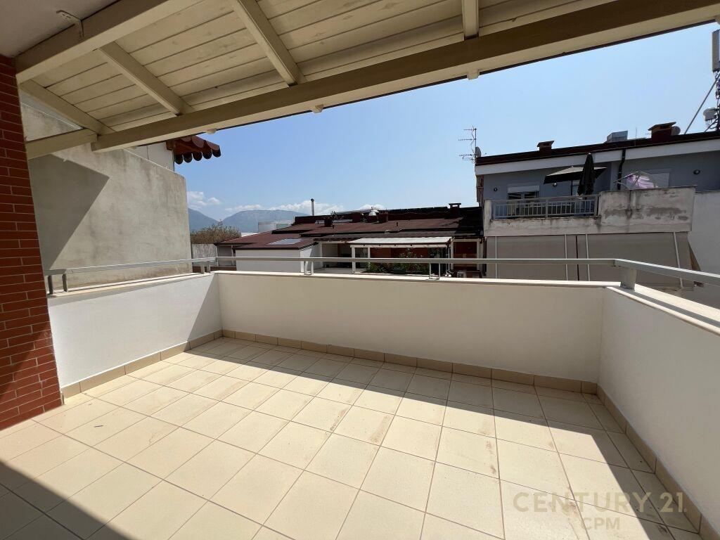 Qira Apartament 3+1+3+Post Parkimi Liqeni i Thatë