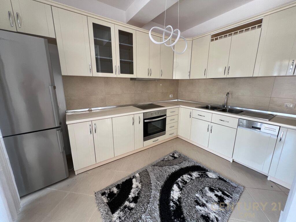 Qira Apartament 3+1+3+Post Parkimi Liqeni i Thatë