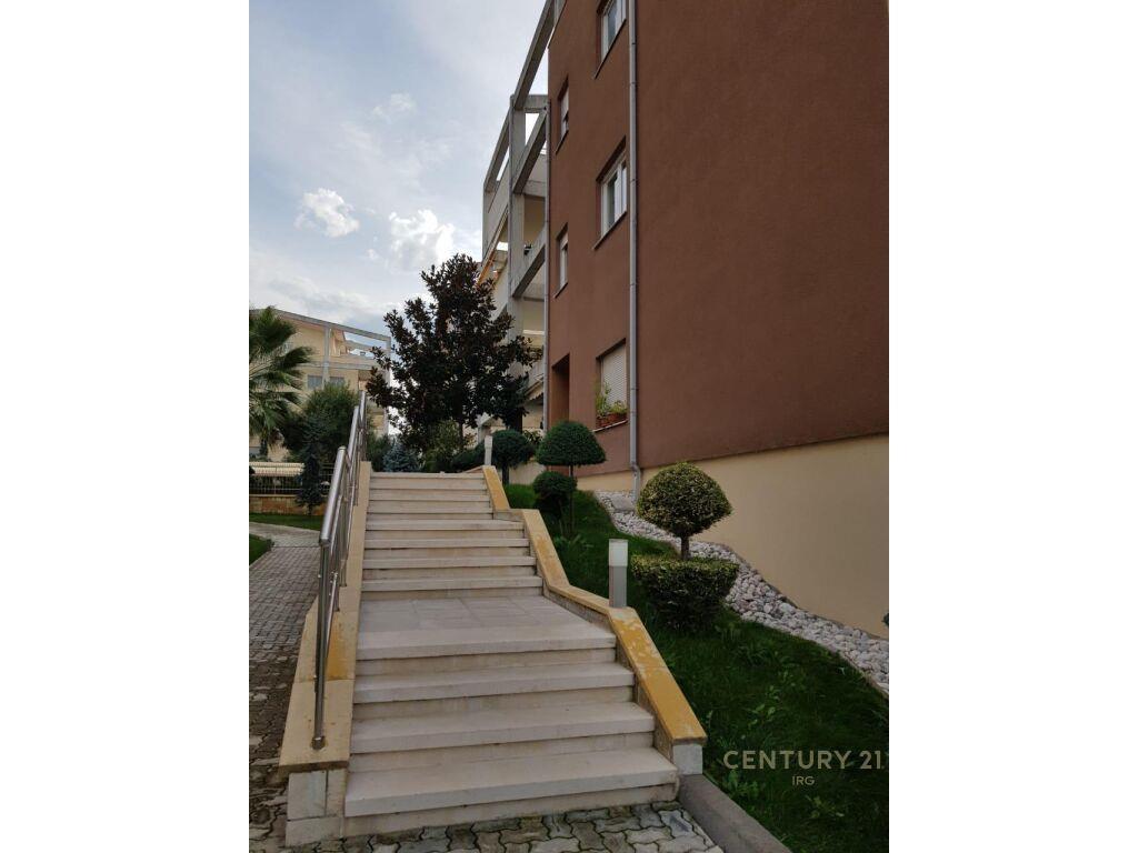 Qira Apartament 3+1+2+2 Poste Parkimi TEG 1300 € 132 m2