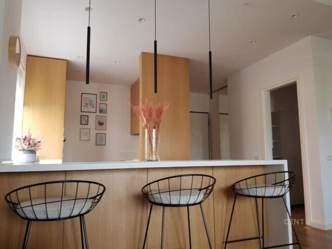 Qira Apartament 3+1+2+2 Poste Parkimi TEG 1300 € 132 m2