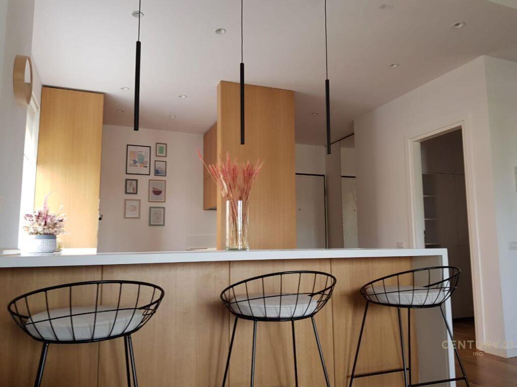 Qira Apartament 3+1+2+2 Poste Parkimi TEG 1300 € 132 m2