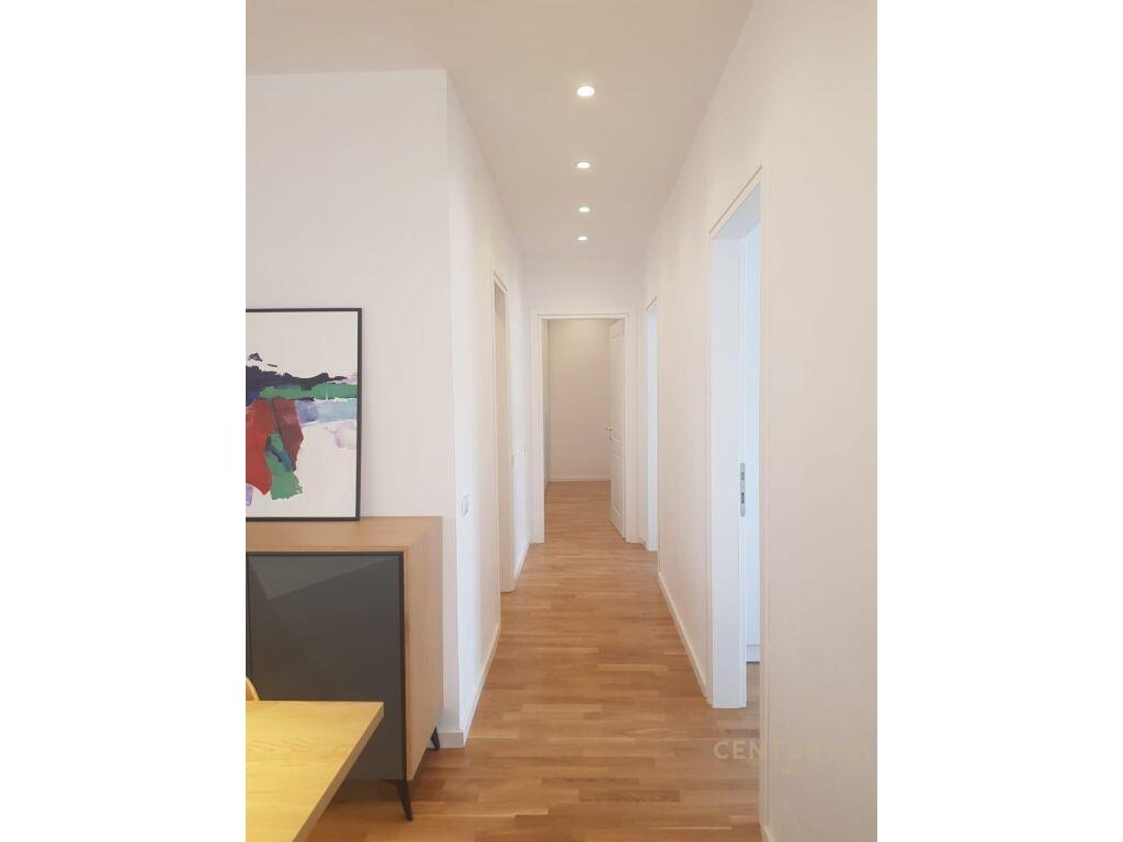 Qira Apartament 3+1+2+2 Poste Parkimi TEG 1300 € 132 m2