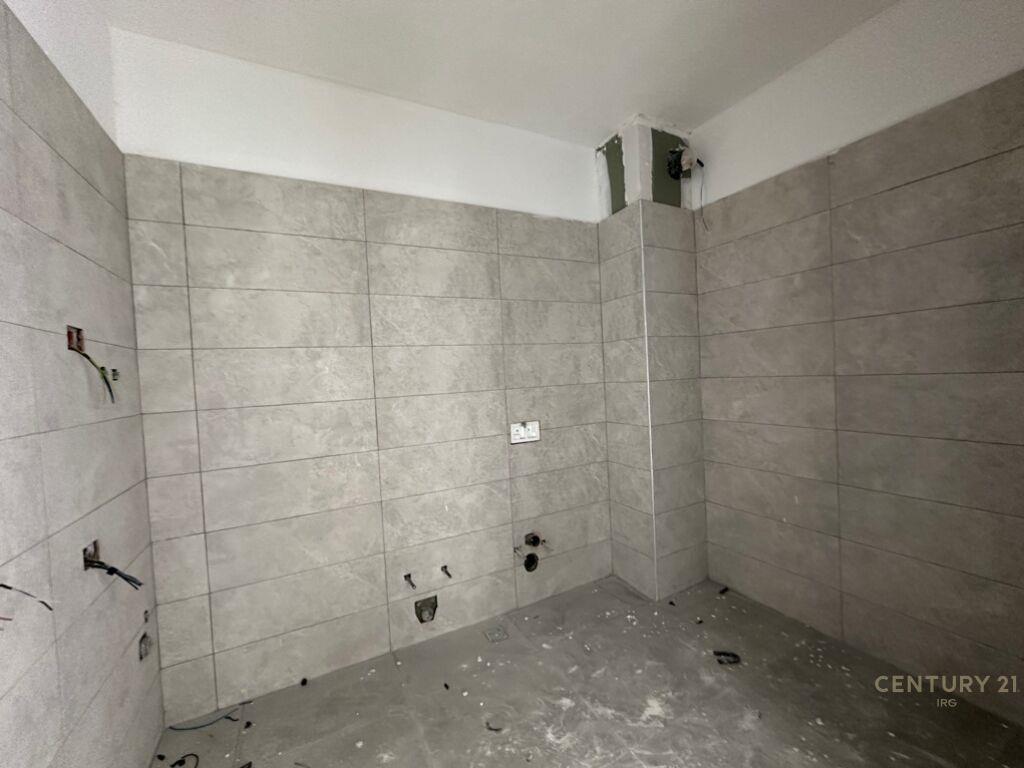 Shitet Apartament 2+1 Univers City 89 000 € 84 m2