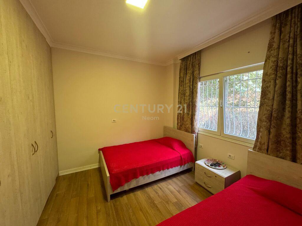 Jepet me qira apartament 2+1 ne Liqenin e Thate!