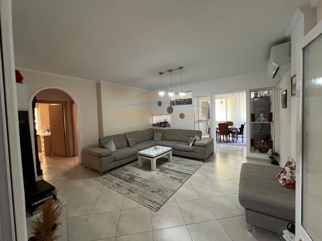Shitet, Apartament 2+1+2, Liqeni i Thate, Tirane.