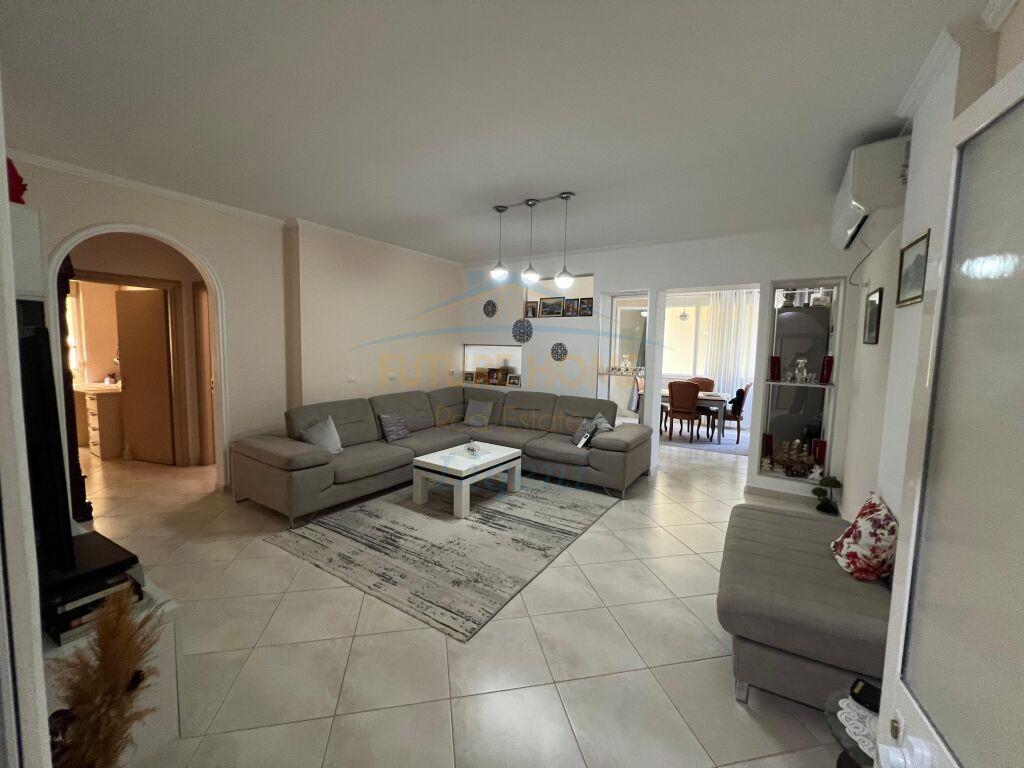 Shitet, Apartament 2+1+2, Liqeni i Thate, Tirane.