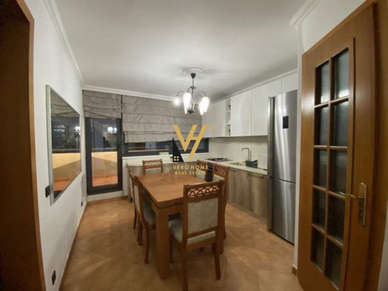 APARTAMENT 3+1ME QERA TE Rr FROSINA PLAKU 650EURO