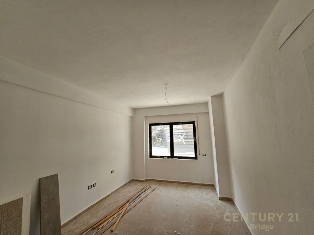 Shitet Apartament 3+1+2+Verande Kodra e Diellit