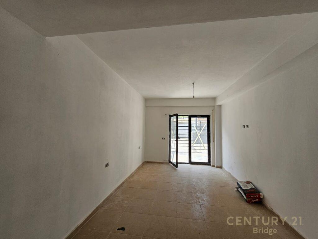 Shitet Apartament 3+1+2+Verande Kodra e Diellit