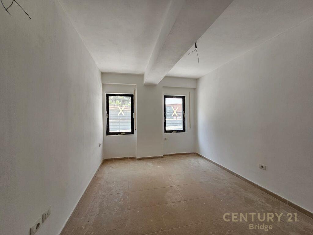 Shitet Apartament 3+1+2+Verande Kodra e Diellit