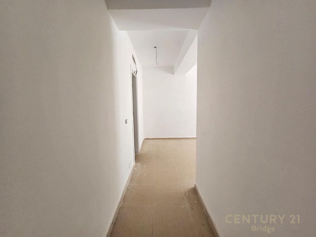 Shitet Apartament 3+1+2+Verande Kodra e Diellit