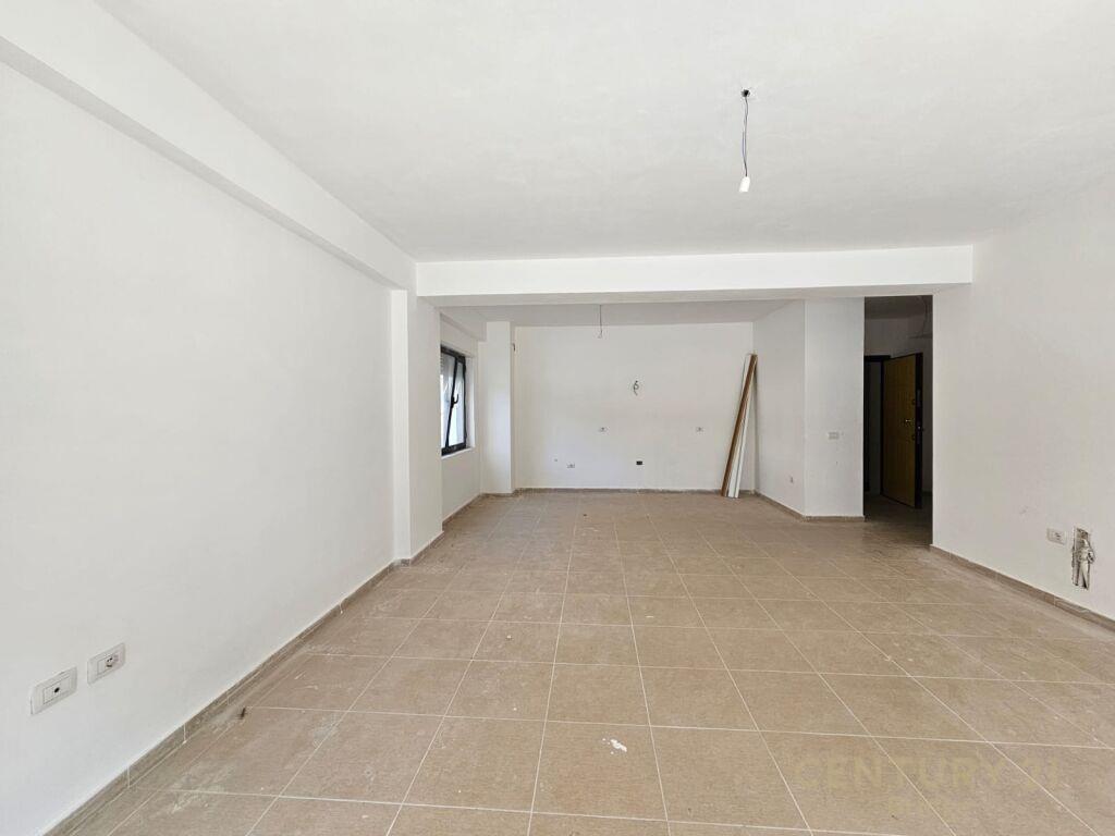 Shitet Apartament 3+1+2+Verande Kodra e Diellit