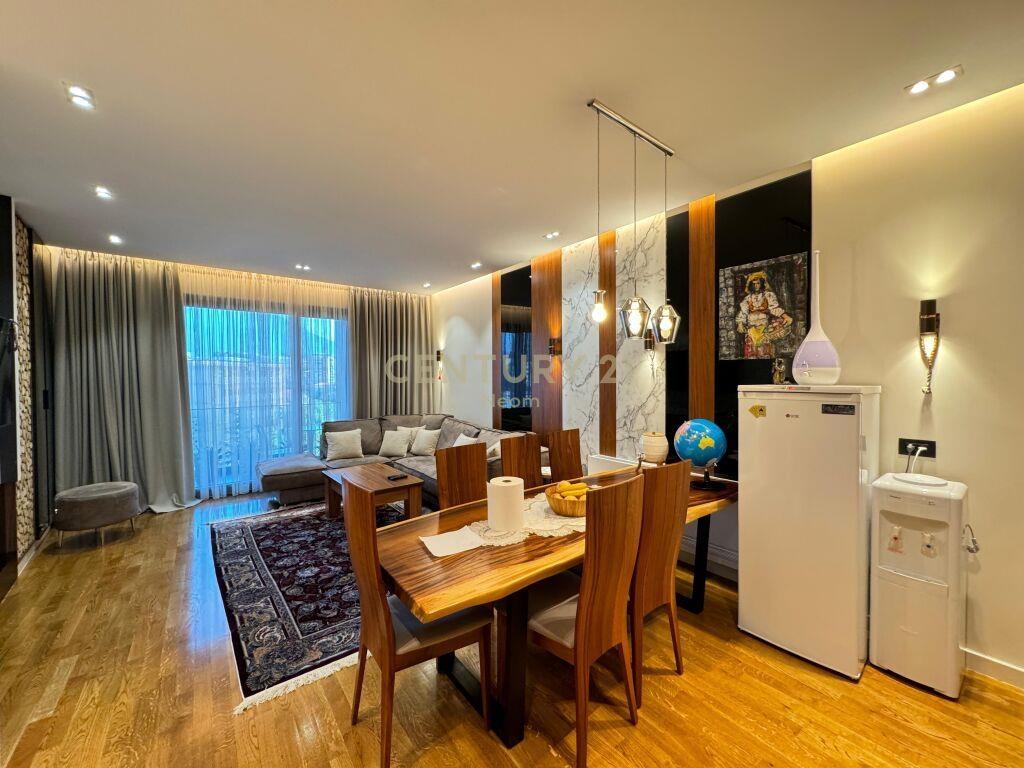 SHITET APARTAMENT 1+1 me POST PARKIMI TEK RR. ELBASANIT !