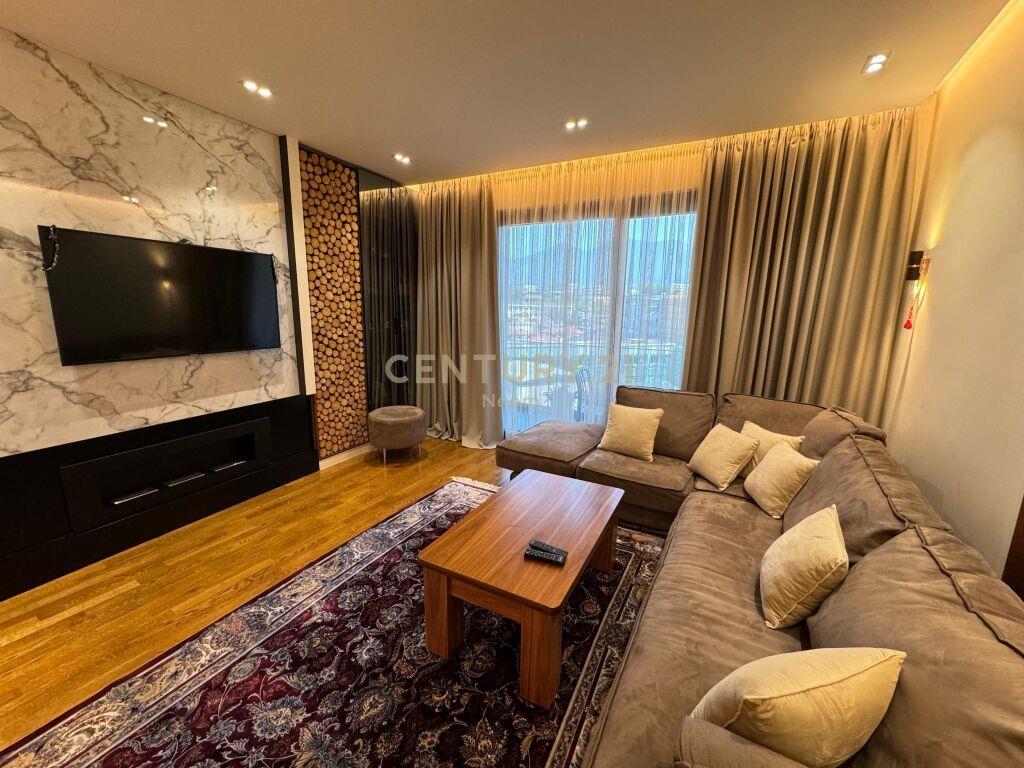 Shitet Apartament 1+1+Post Parkimi Rruga e Elbasanit 320000€