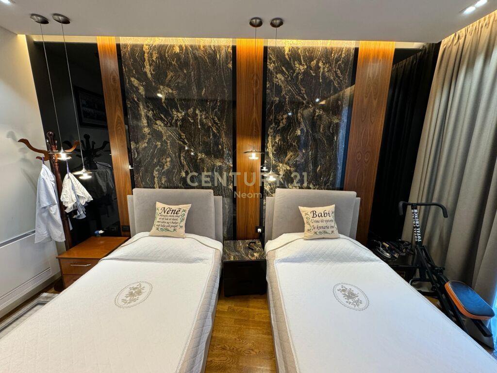 Shitet Apartament 1+1+Post Parkimi Rruga e Elbasanit 320000€