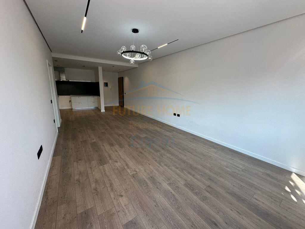 Shitet, Apartament 2+1+2, Liqeni i Thate, Tiranë