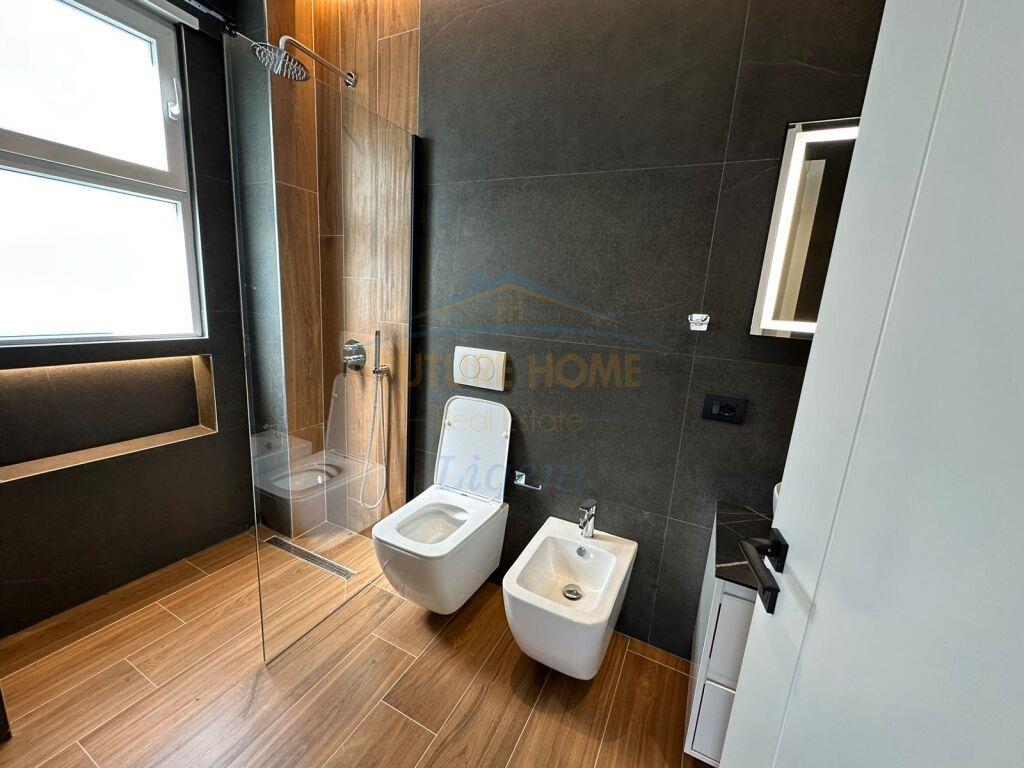 Shitet, Apartament 2+1+2, Liqeni i Thate, Tiranë