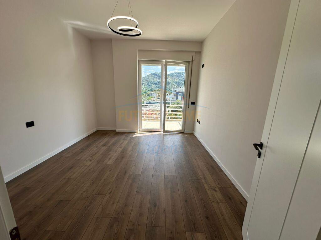 Shitet, Apartament 2+1+2, Liqeni i Thate, Tiranë