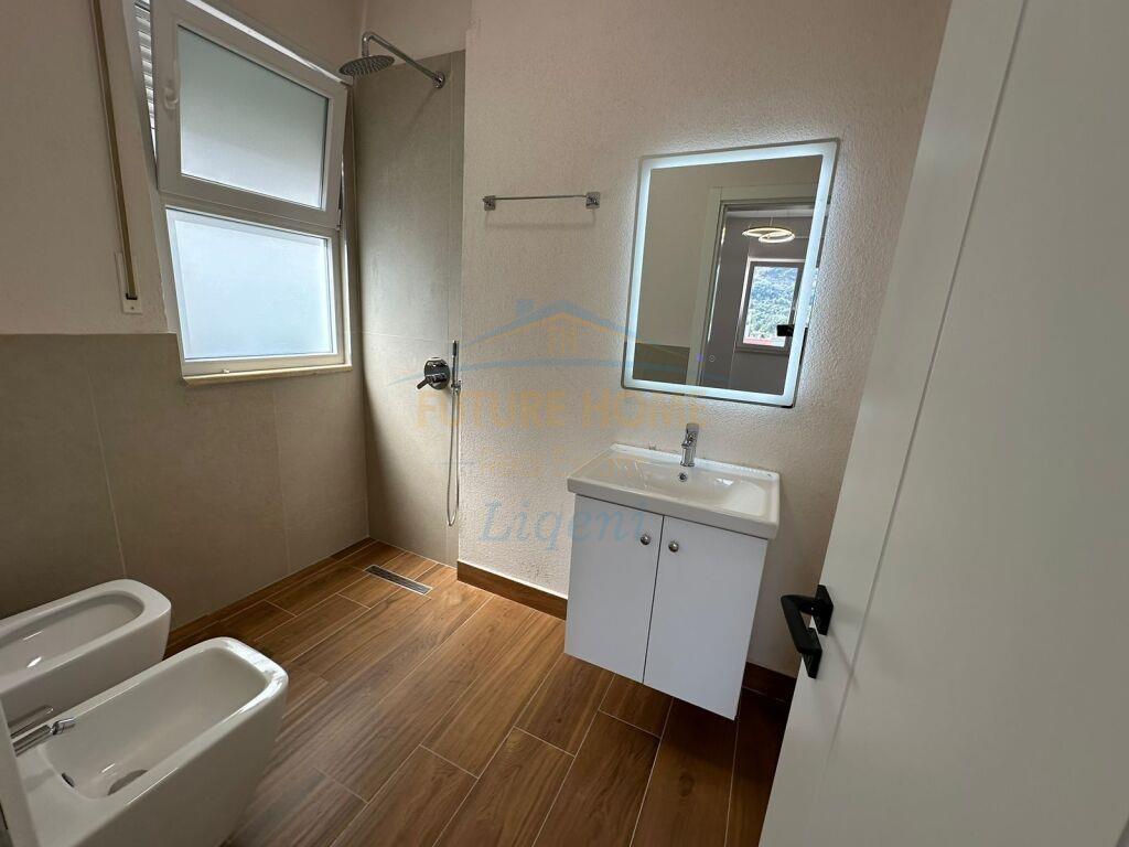 Shitet, Apartament 2+1+2, Liqeni i Thate, Tiranë