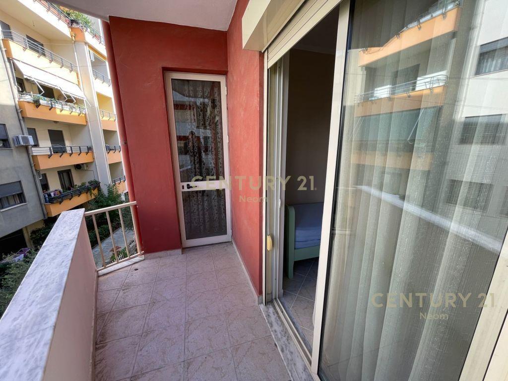 Shitet Apartamenti 3+1+2 Liqeni i Thate 1000 € 145 m2