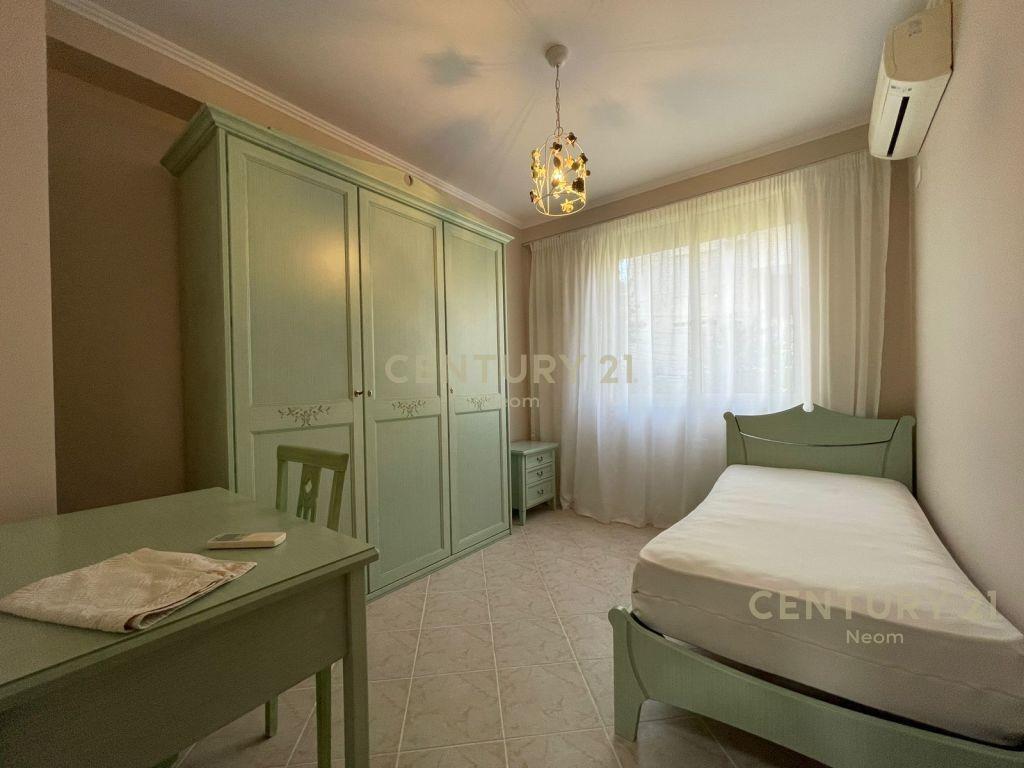 Shitet Apartamenti 3+1+2 Liqeni i Thate 1000 € 145 m2