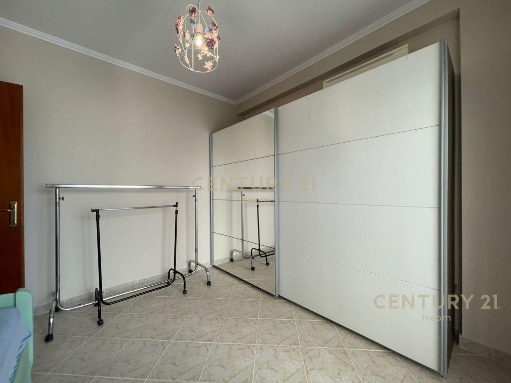 Shitet Apartamenti 3+1+2 Liqeni i Thate 1000 € 145 m2