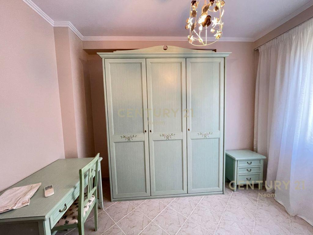 Shitet Apartamenti 3+1+2 Liqeni i Thate 1000 € 145 m2