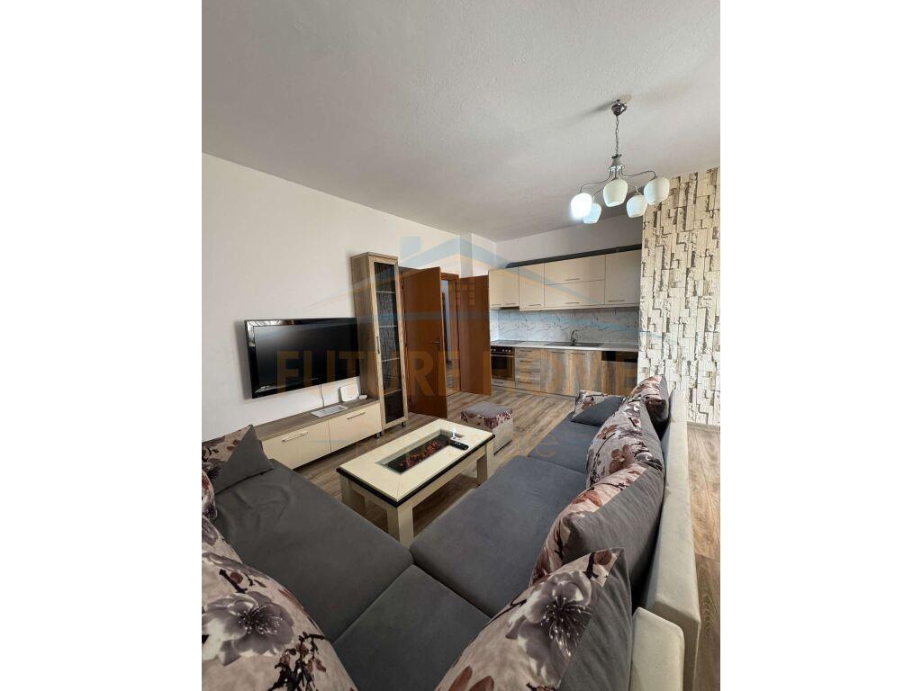 Qera, Apartament 2+1, Zogu i Zi.